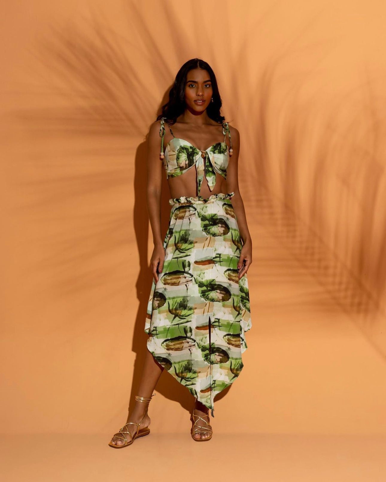 Top Con Lazo Frontal Flor De Lotus